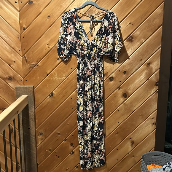 Love stitch black floral maxi dress with cinch waist and flowy sleeves - Picture 1 of 7